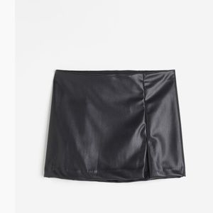 H&M vegan leather mini skirt size M